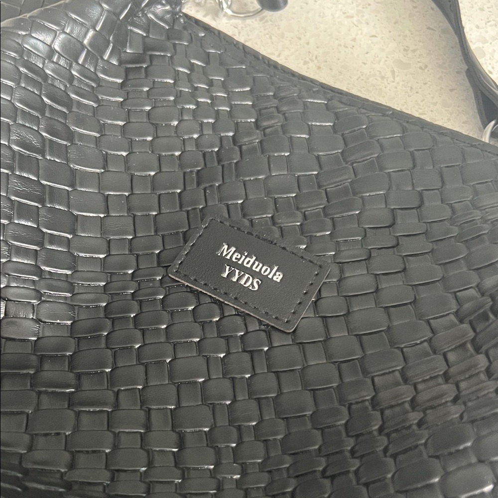 New Chic Black Textured Shoulder Bag - Soft Bag - Picture 7 of 8
